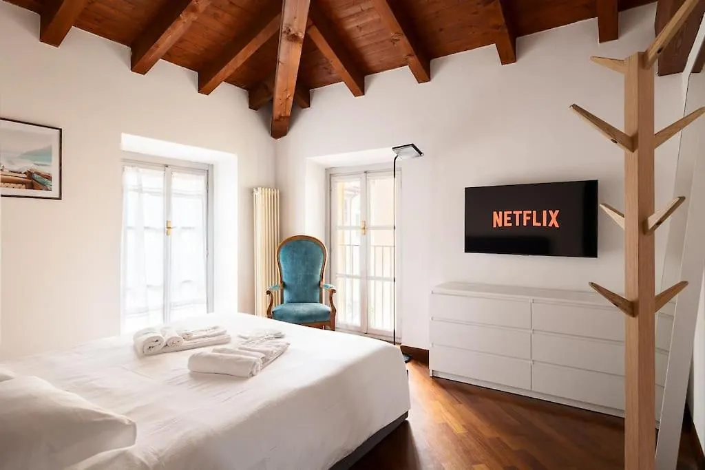 Luxury Apartment + Private Parking - Como Center