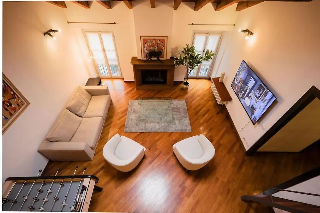 Luxury Apartment + Private Parking - Como Center İtalya