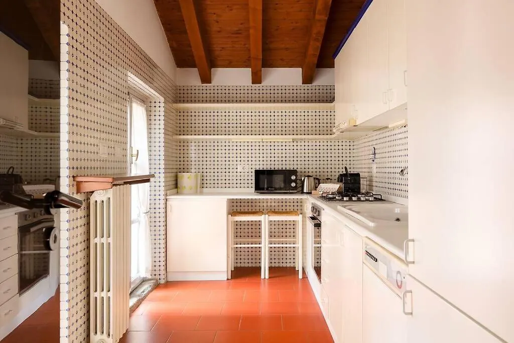 Luxury Apartment + Private Parking - Como Center