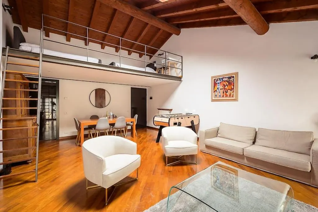 Luxury Apartment + Private Parking - Como Center 0*,  İtalya