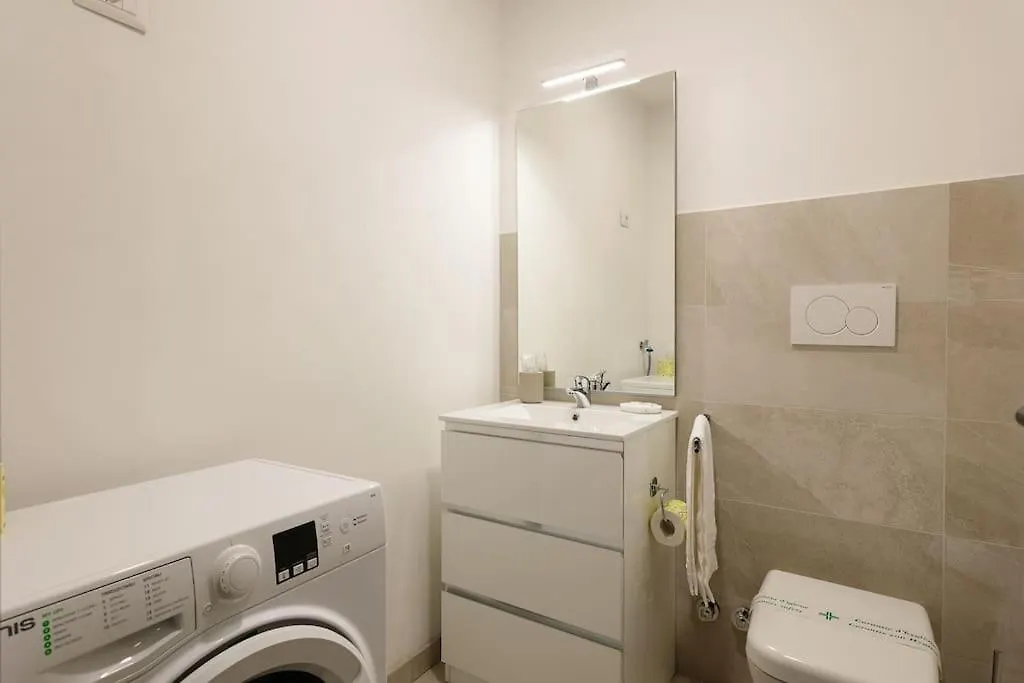 Luxury Apartment + Private Parking - Como Center