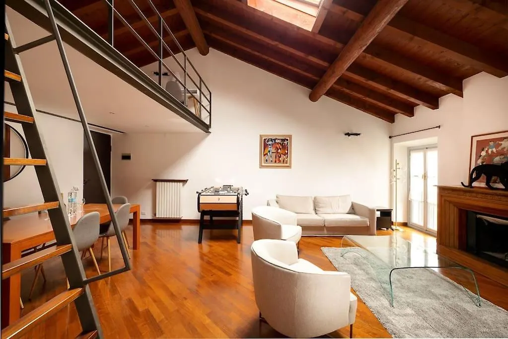 Luxury Apartment + Private Parking - Como Center
