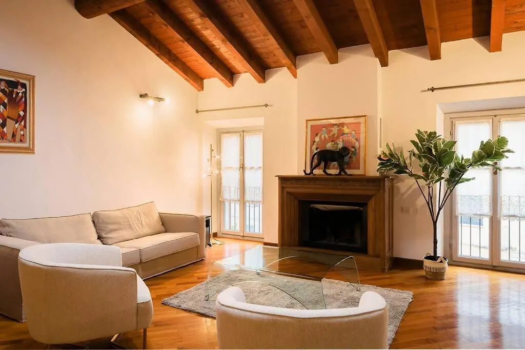 Luxury Apartment + Private Parking - Como Center